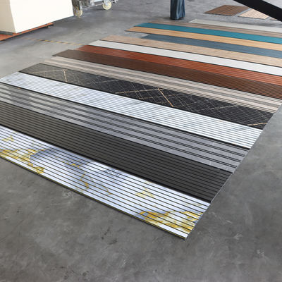 Komercyjny PVC Panel Sufitowy Do Ściany wodoodporny Wodotwórny Wodotwórny PVC Płyty ścienne Do Sklepu Hotel Restauracja