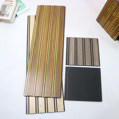 Panel sufitowy PVC z wzorem drewna do wnętrz, ekonomiczna alternatywa dla płytek ściennych, łatwa w utrzymaniu płyta ścienna