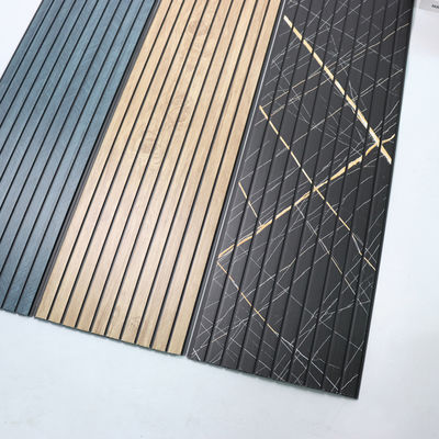 Panel sufitowy PVC z wzorem drewna do wnętrz, ekonomiczna alternatywa dla płytek ściennych, łatwa w utrzymaniu płyta ścienna