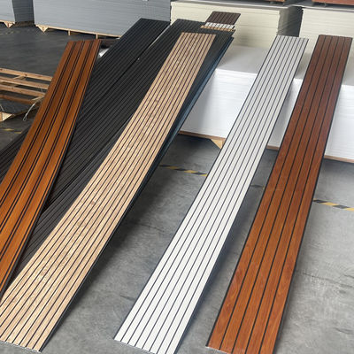 Łatwa instalacja panelu sufitowego PVC na ścianę Proste rozwiązanie z płyt ściennych Oszczędność czasu i pracy Niski koszt instalacji Panel ścienny