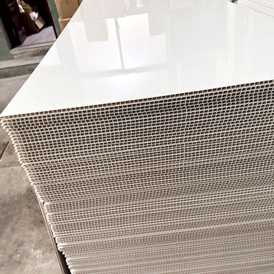 Płyty prysznicowe Pvc z teksturą bezpieczeństwa przeciwpoślizgową do projektowania łazienki rodzinnej