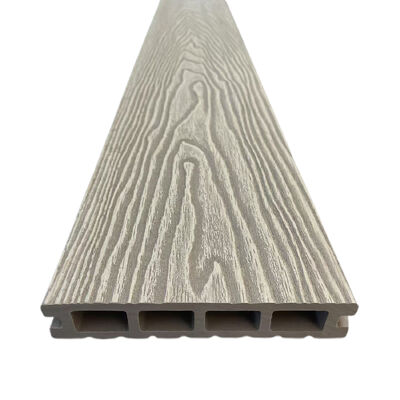 Płytki ze złożonego WPC na zewnątrz.