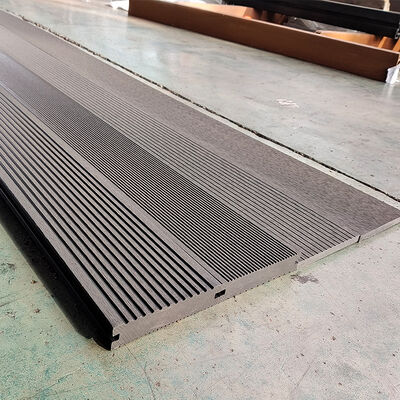 Wytrzymałe podłogi zewnętrzne z WPC Wodaodporne podłogi kompozytowe do basenu i zewnętrznych chodników