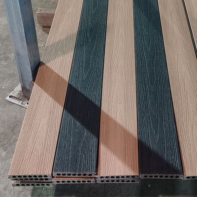 Panel ściany zewnętrznej WPC zewnętrzny kompozyt z drewna z tworzyw sztucznych z odpornością na warunki pogodowe i łatwą instalacją