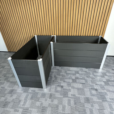 Wielkie podniesione łóżko ogrodowe do ogrodzenia roślin roślin