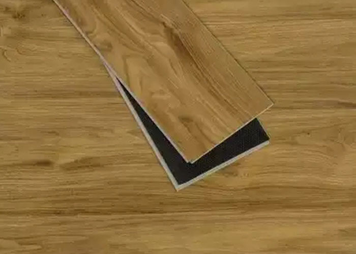 Struktura drewna Płyta winylowa SPC Podłoga 1220 x 180 mm Kamienny rdzeń z tworzywa sztucznego Sztuczne kliknięcie