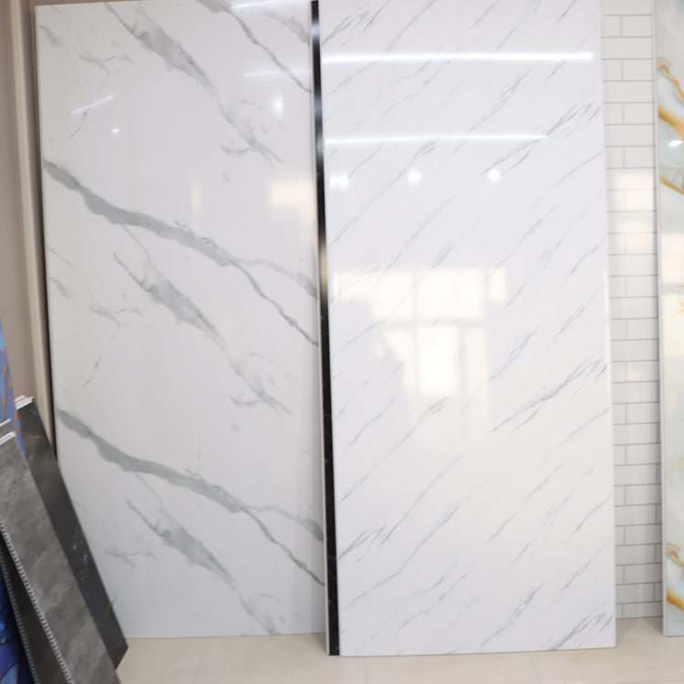 Płyty prysznicowe Pvc z teksturą bezpieczeństwa przeciwpoślizgową do projektowania łazienki rodzinnej