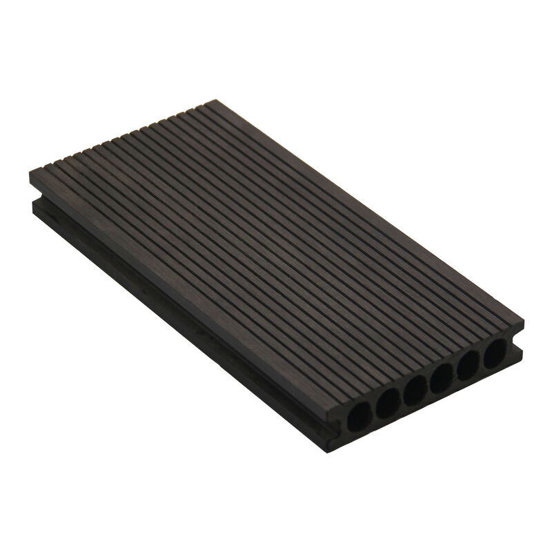 Płytki ze złożonego WPC na zewnątrz.