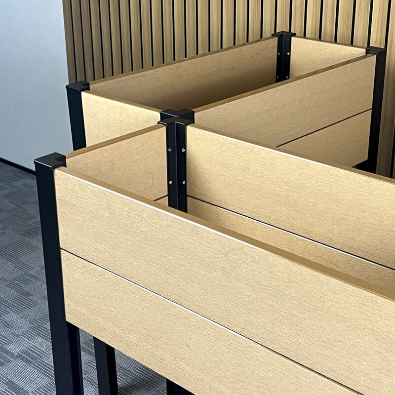 Nowoczesna podwyższona rabata ogrodowa z wodoodpornego, trudnopalnego, przyjaznego dla środowiska kompozytu drewniano-plastikowego do użytku zewnętrznego