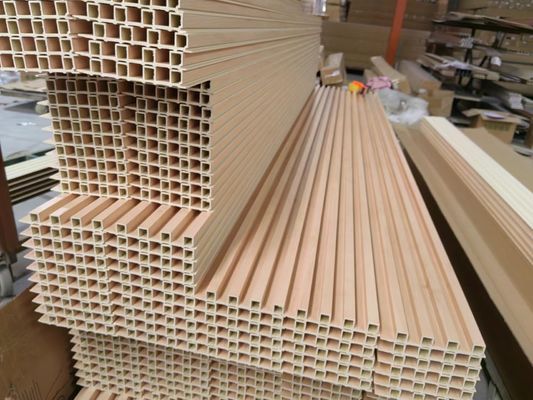 Drewno Drewniane Ziarna Laminowane Wewnętrzne Panele Ścienne WPC Do Dekoracji Wnętrz