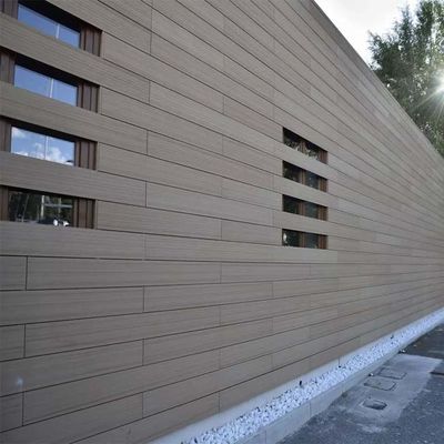 Plastikowy kompozytowy zewnętrzny panel ścienny WPC Wodoodporny panel ścienny WPC karbowany