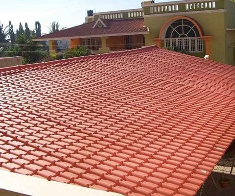 Syntetyczna żywica w kształcie litery U Słoneczne ceramiczne dachówki Kolorowa powłoka
