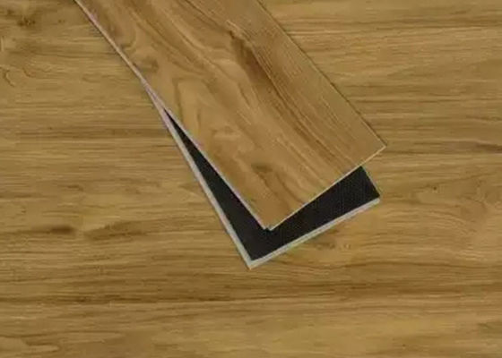Struktura drewna Płyta winylowa SPC Podłoga 1220 x 180 mm Kamienny rdzeń z tworzywa sztucznego Sztuczne kliknięcie