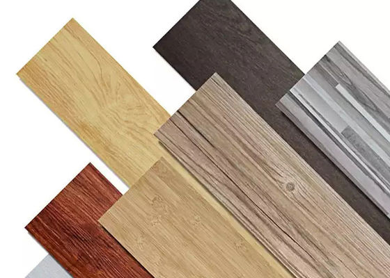 Struktura drewna Płyta winylowa SPC Podłoga 1220 x 180 mm Kamienny rdzeń z tworzywa sztucznego Sztuczne kliknięcie