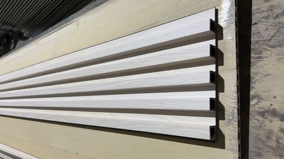 Zamiennik drewna Panel kompozytowy WPC Okładzina Laminowana żaluzja