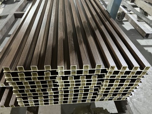 Zamiennik drewna Panel kompozytowy WPC Okładzina Laminowana żaluzja