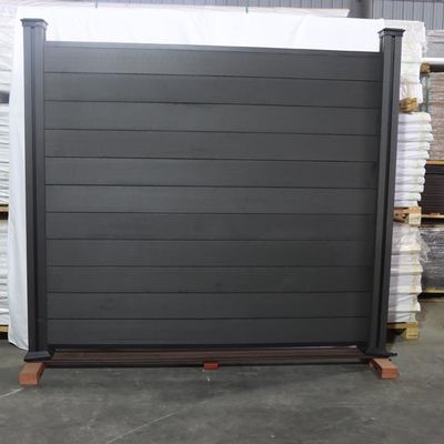 Zewnętrzne panele ogrodzeniowe Wpc Prywatne plastikowe drewno kompozytowe Nie winylowe Dekoracyjne 1,8 m x 1,8 m