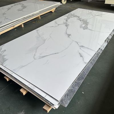 Wysoka tekstura błyszczącego marmuru WPC Panel ścienny Bambus Węgiel drzewny Finery PVC Marmurowy arkusz