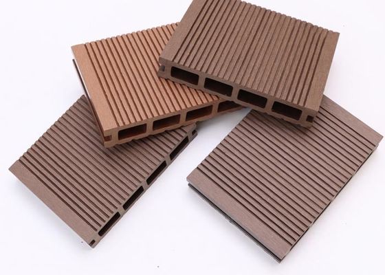 Interlock Decking 3D Tłoczenie WPC Kompozytowe płytki tarasowe Plastikowe podłogi