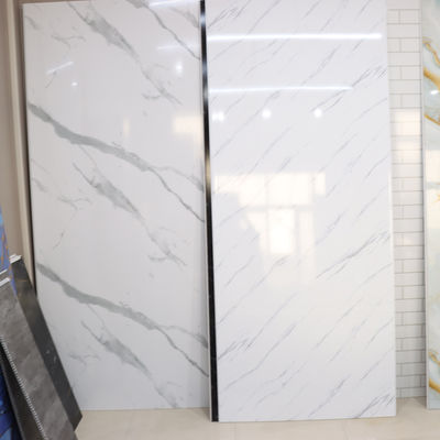 Płyty prysznicowe Pvc z teksturą bezpieczeństwa przeciwpoślizgową do projektowania łazienki rodzinnej